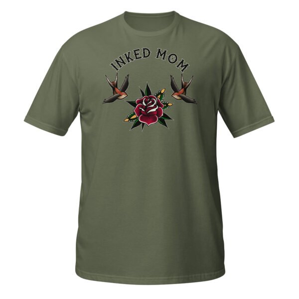 T-shirt Femme Maman Tatouée - Un Design Unique de Tatouage Traditionnel, Rose et Hirondelles
