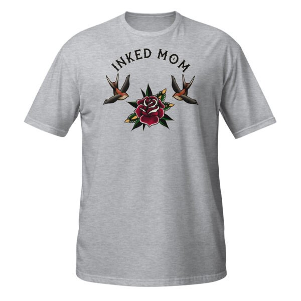 T-shirt Femme Maman Tatouée - Un Design Unique de Tatouage Traditionnel, Rose et Hirondelles