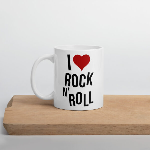 white-glossy-mug-white-11-oz-cutting-board-68931d7091d06.jpg Mug I Love RocknRoll - La tasse indispensable des fans de Rock